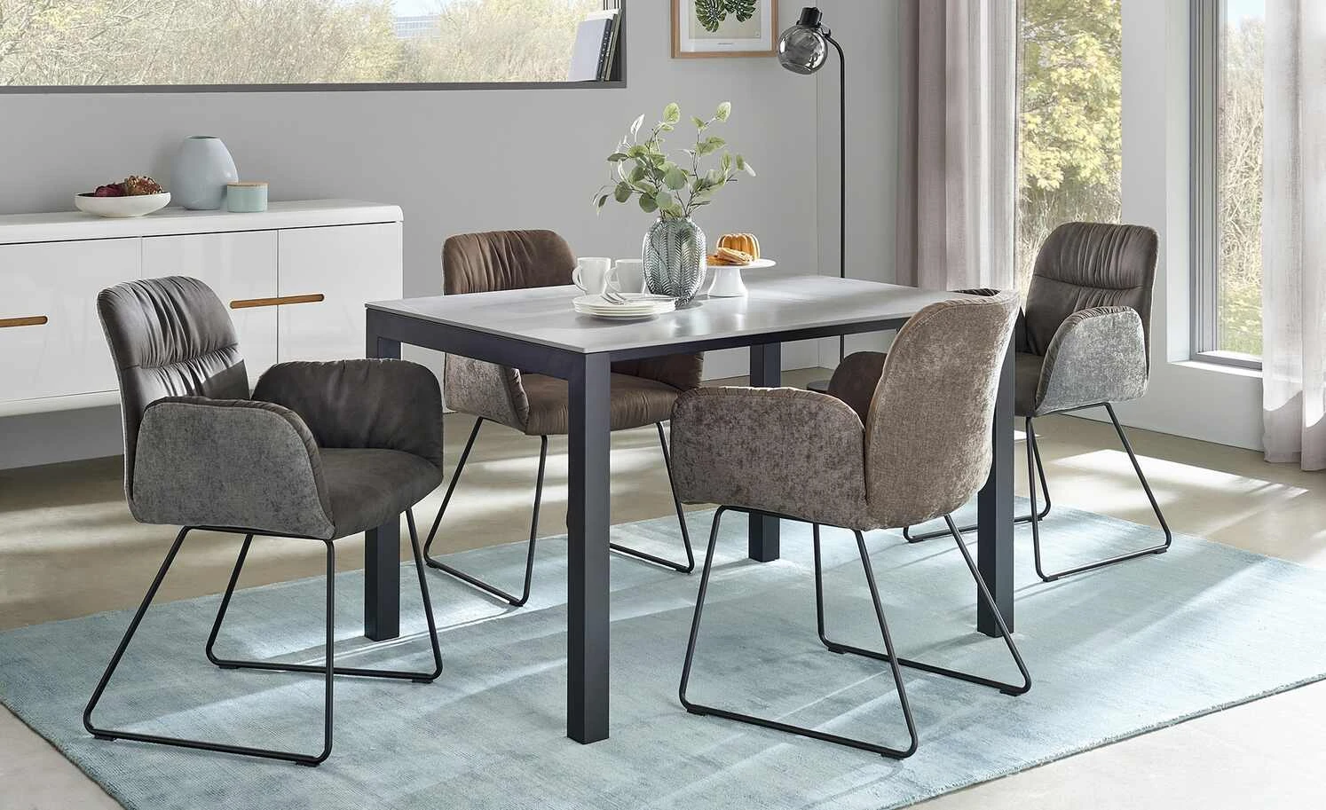 uno Polster-Armlehnstuhl Sevan | Innen: Dunkelgrau / Außen: Hellgrau Kufe 3 uno Polster-Armlehnstuhl Sevan | Innen: Dunkelgrau / Außen: Hellgrau Kufe